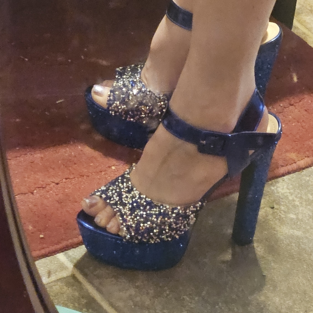 Sparkley Size 6 Heels